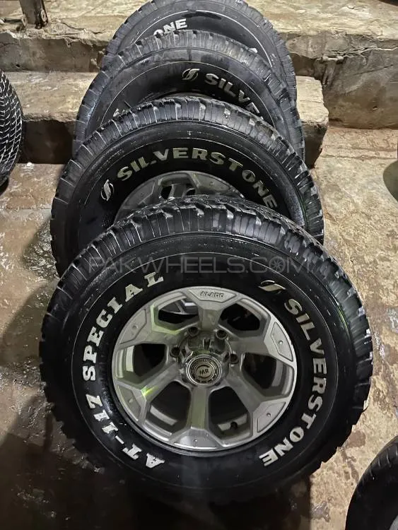 Jeep tyres monster look with expensive rims Image-1