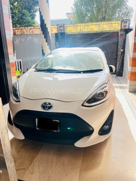 Toyota Aqua 2017 for Sale in Nowshera Image-1