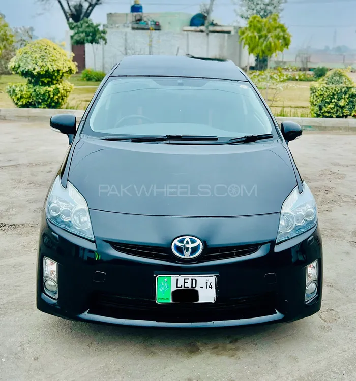 Toyota Prius 2011 for Sale in Multan Image-1