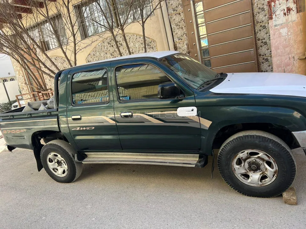 Toyota Hilux 2004 for sale in Quetta