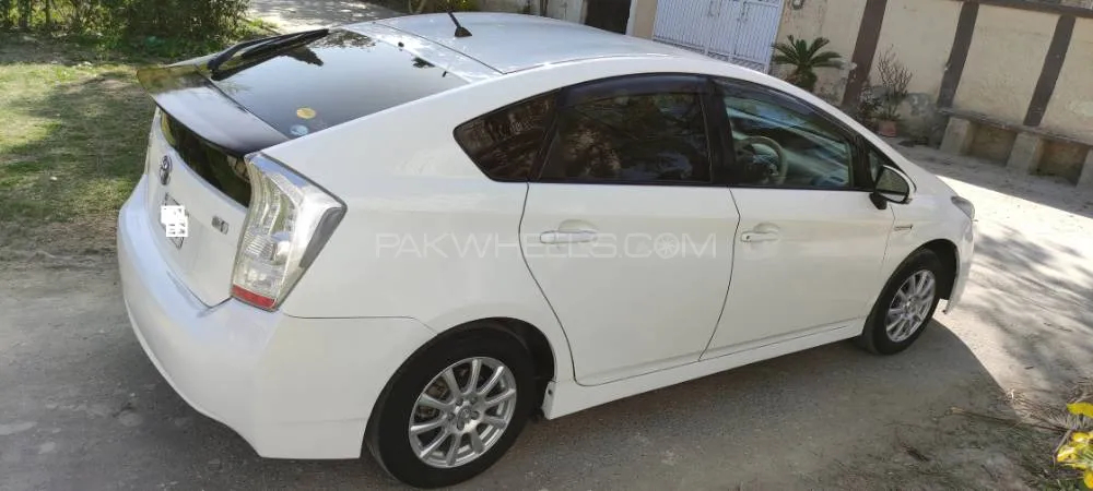 Toyota Prius Alpha 2010 for sale in Islamabad