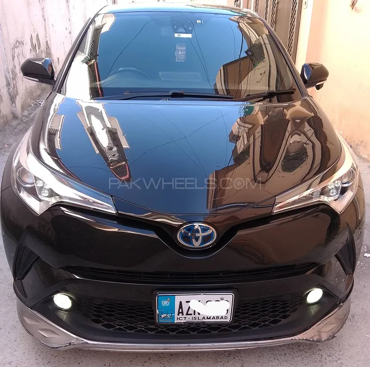 Toyota C-HR 2017 for Sale in Abbottabad Image-1