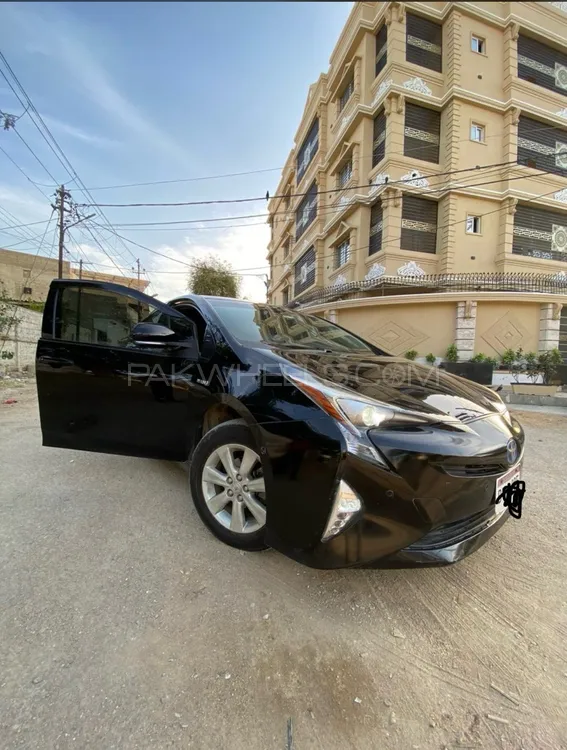 Toyota Prius 2018 for Sale in Karachi Image-1