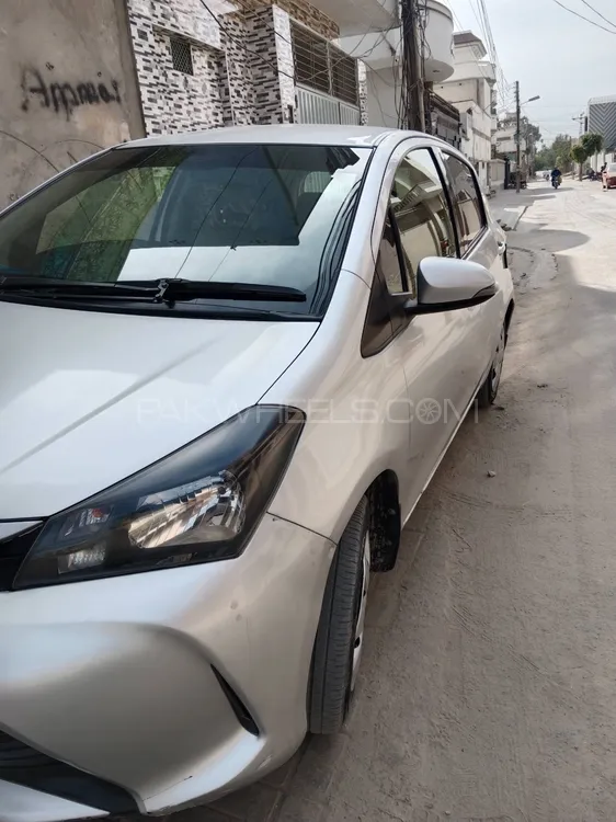 Toyota Vitz 2014 for Sale in Chishtian Image-1