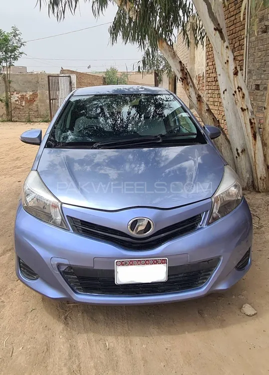 Toyota Vitz 2011 for Sale in Dera ismail khan Image-1