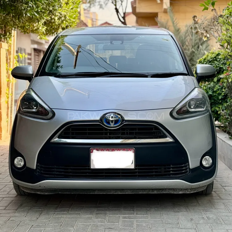 Toyota Sienta 2018 for Sale in Hyderabad Image-1