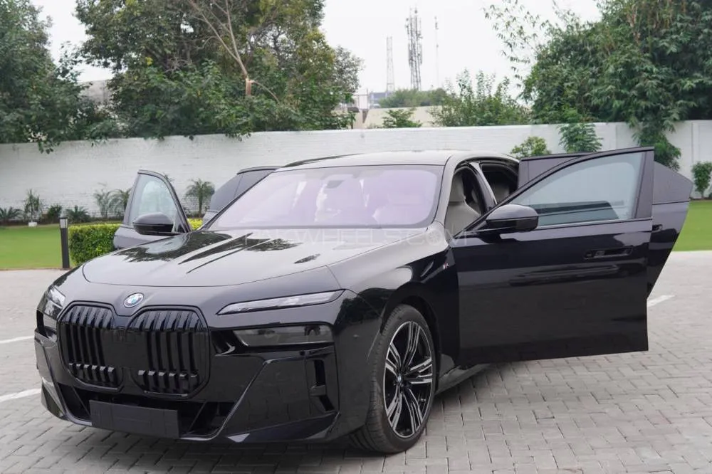 BMW i7 2023 for Sale in Lahore Image-1