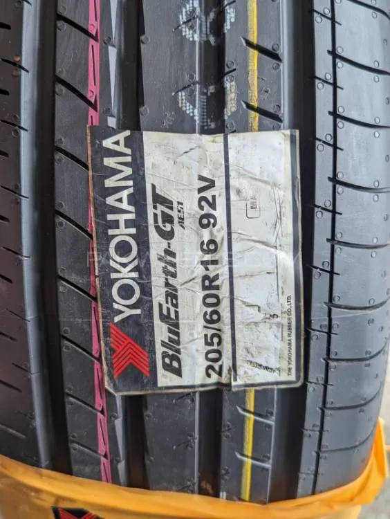New Tyres Yokohama Bluearth 205/60 R16 Date 2023 end Image-1