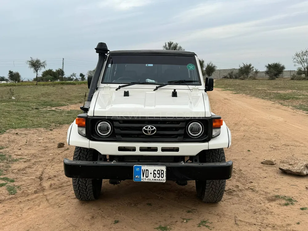 Toyota Land Cruiser 1987 for Sale in Fateh Jang Image-1