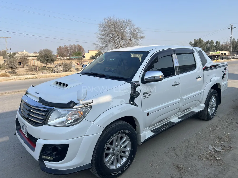 Toyota Hilux 2013 for Sale in Dera ismail khan Image-1