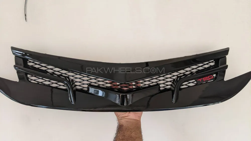 Glossy Black Trd Grill For Corolla Image-1