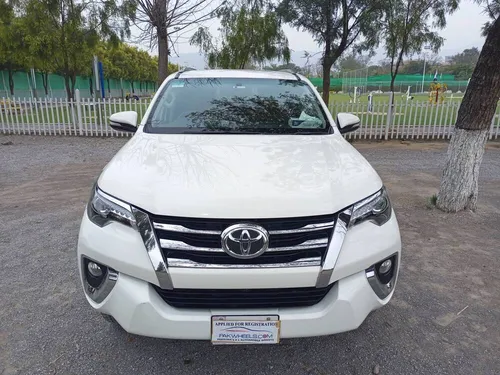 Slide_toyota-fortuner-2-7-automatic-2018-99031399