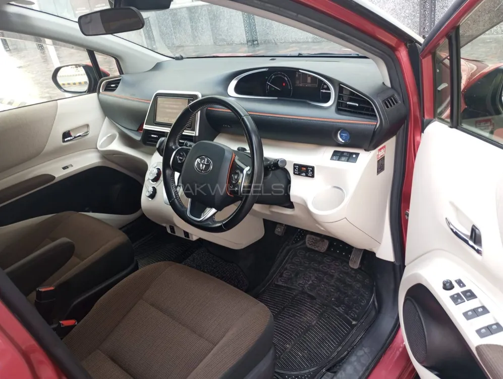 Toyota Sienta 2017 for Sale in Multan Image-1