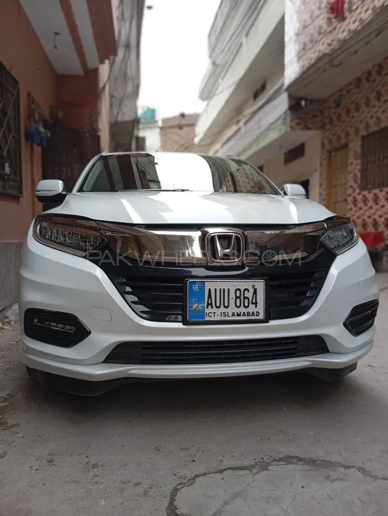 Honda Vezel 2018 for Sale in Takhtbai Image-1