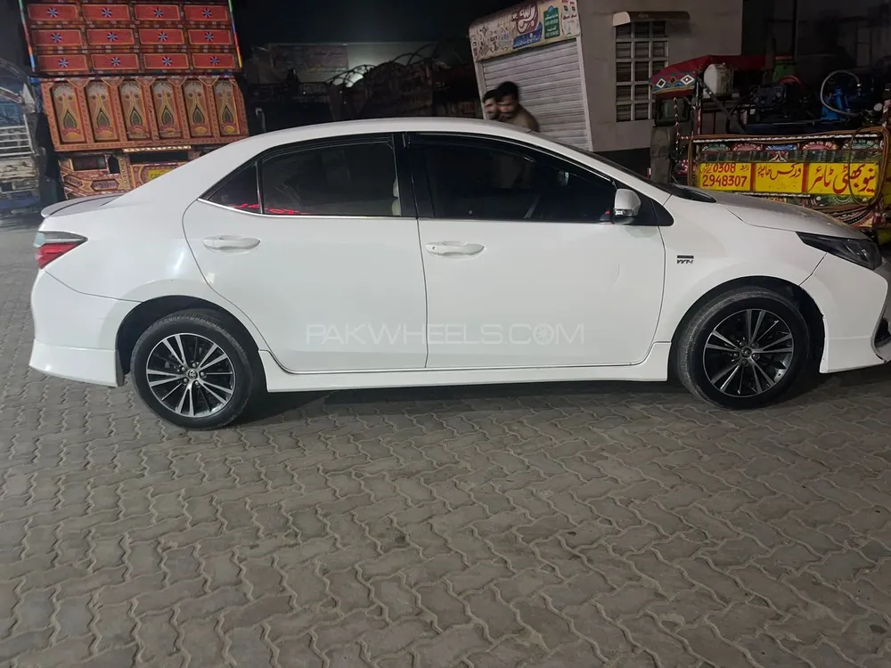 Toyota Corolla 2017 for Sale in Hasilpur Image-1