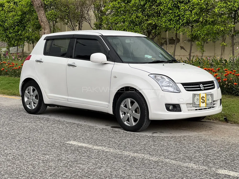 Suzuki Swift 2015 for Sale in Mardan Image-1