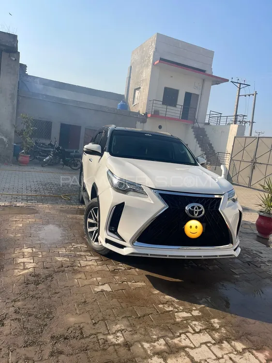 Toyota Fortuner 2019 for Sale in Sambrial Image-1