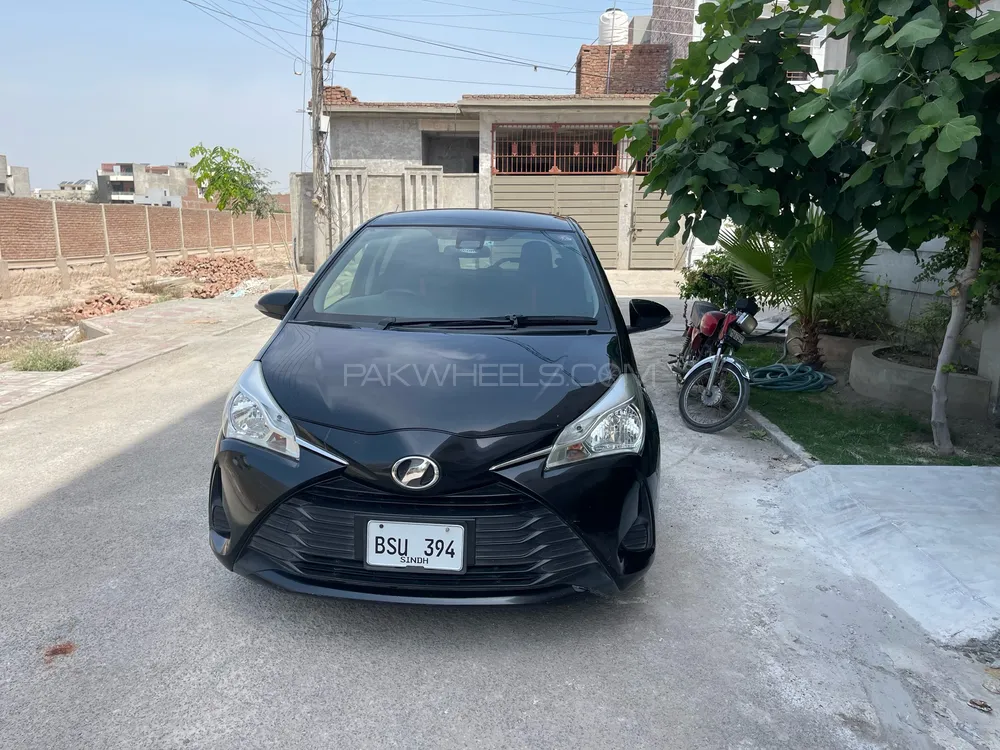 Toyota Vitz 2017 for Sale in Multan Image-1
