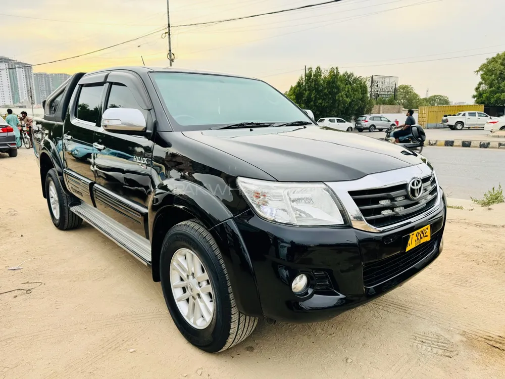 Toyota Hilux Vigo Champ GX 2015 for sale in Karachi | PakWheels