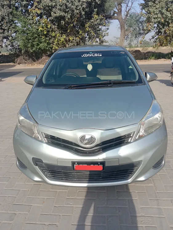 Toyota Vitz 2015 for Sale in Rahim Yar Khan Image-1