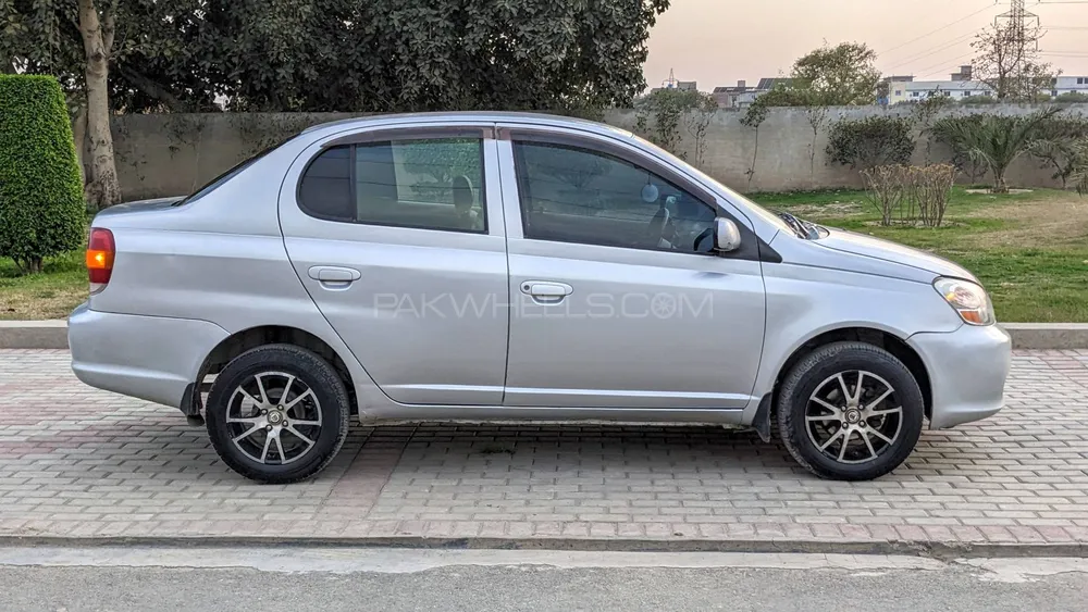 Toyota Platz 2007 for sale in Lahore