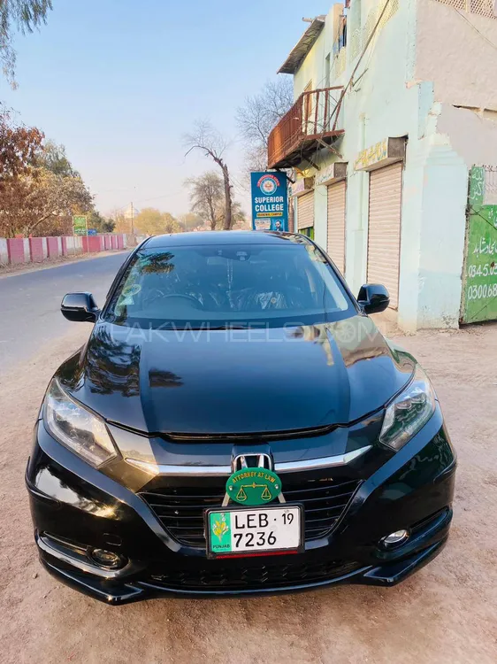 Honda Vezel 2015 for Sale in Khanewal Image-1