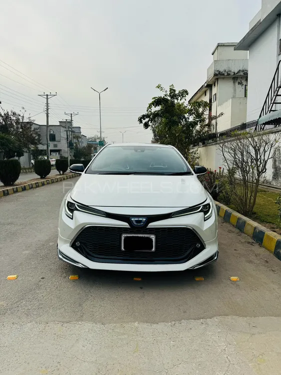 Toyota Corolla Hybrid 2018 for sale in Lahore
