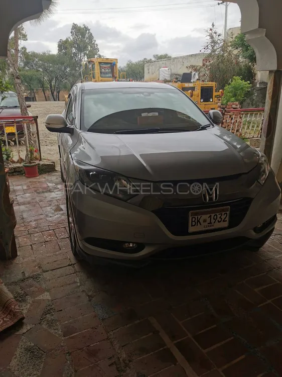 Honda Vezel 2017 for Sale in Karak Image-1