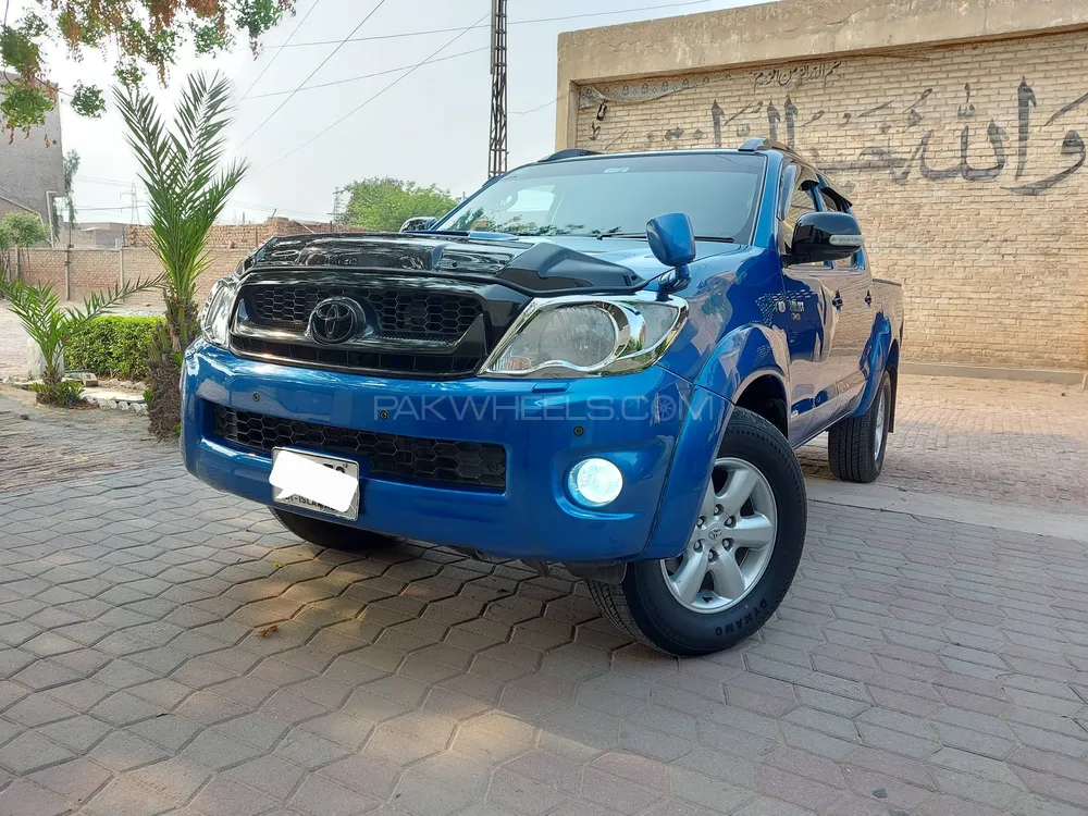 Toyota Hilux 2010 for Sale in Sahiwal Image-1