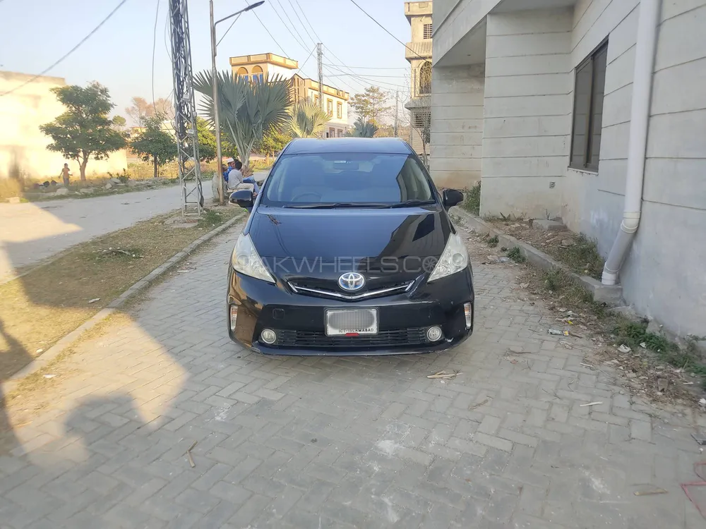 Toyota Prius Alpha 2013 for sale in Islamabad