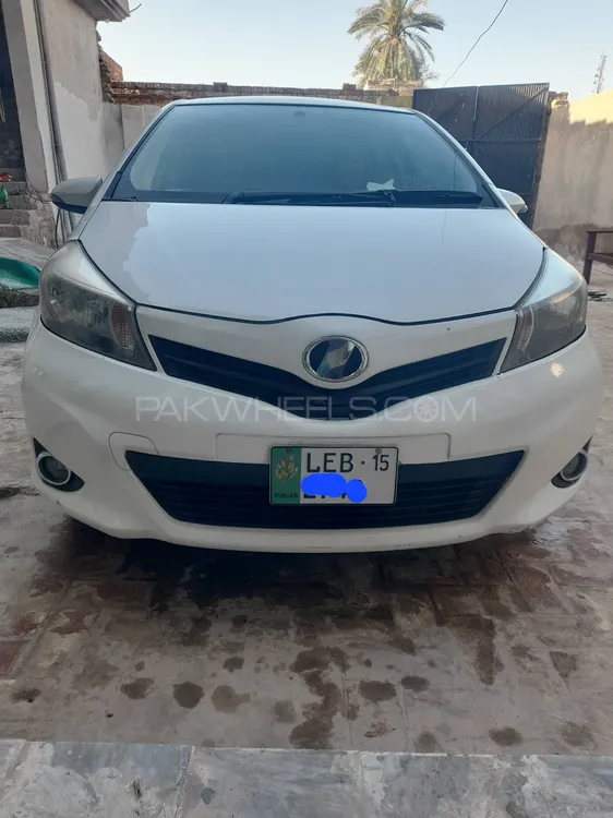 Toyota Vitz 2012 for Sale in Bannu Image-1