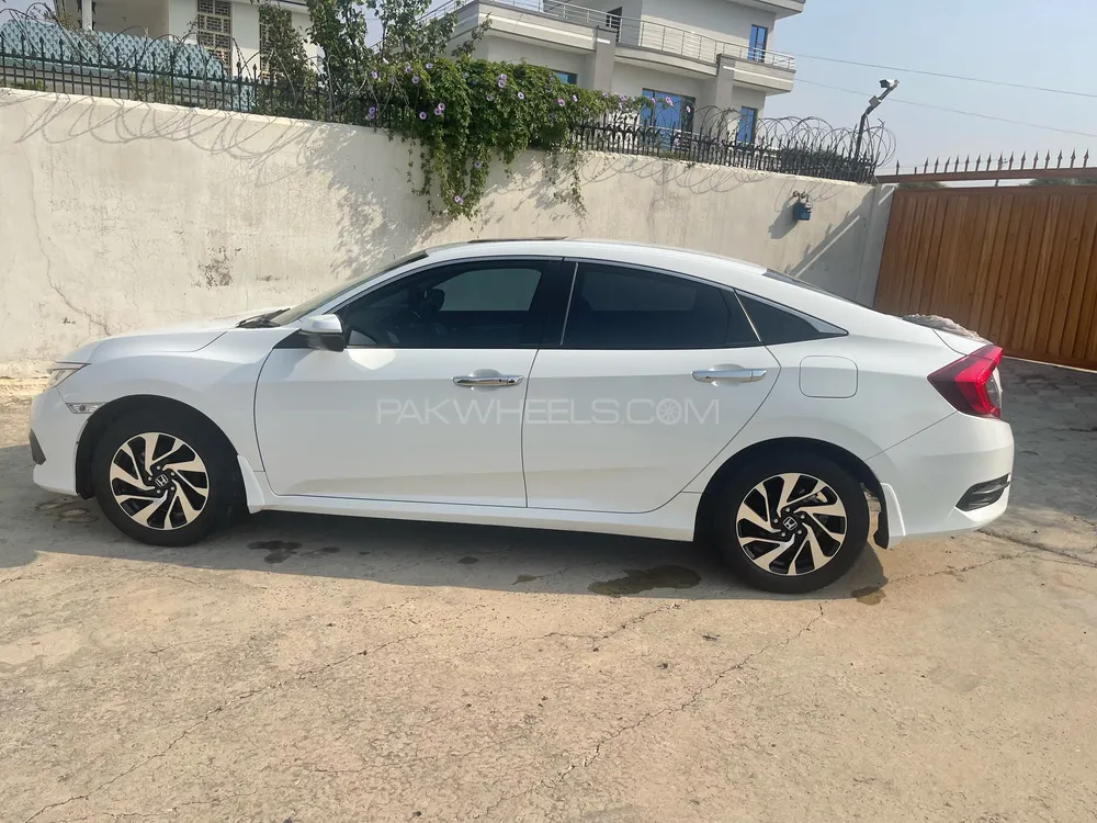 Honda Civic 2018 for Sale in Kallar Saddiyian Image-1