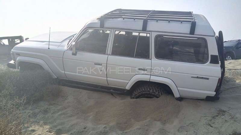 Toyota Land Cruiser - 1990  Toyota Land Cruiser - 1990  Image-2