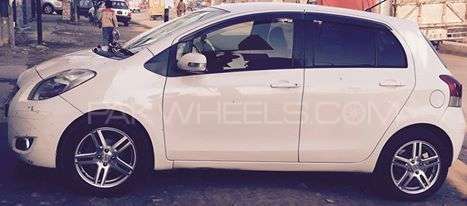 Toyota Vitz - 2012  Toyota Vitz - 2012  Image-2