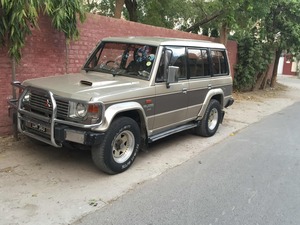 مٹسوبیشی پجیرو - 1990