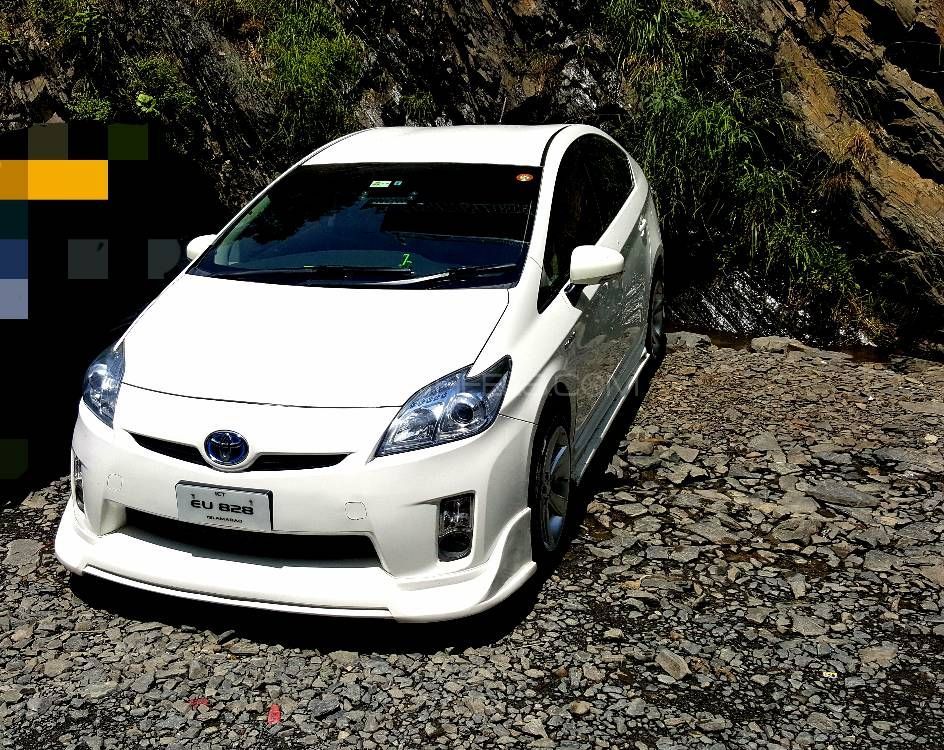 Toyota Prius - 2015  Toyota Prius - 2015  Image-2
