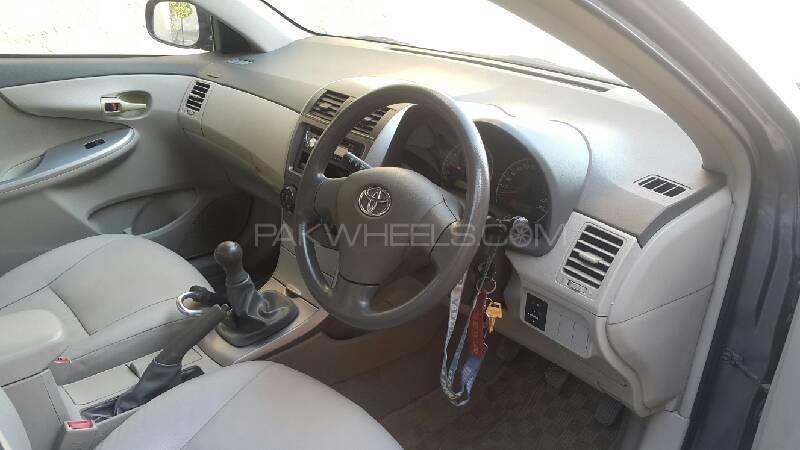 Toyota Corolla - 2011  Toyota Corolla - 2011  Image-3