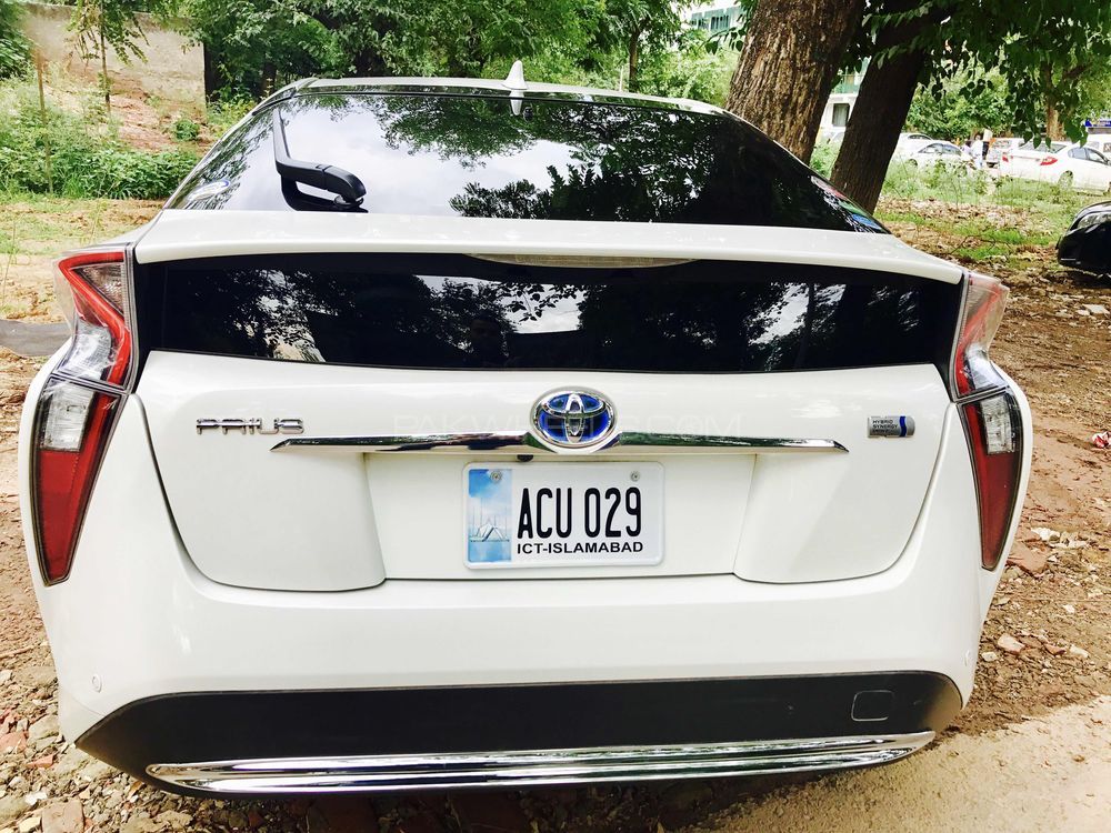 Toyota Prius - 2016  Toyota Prius - 2016  Image-2