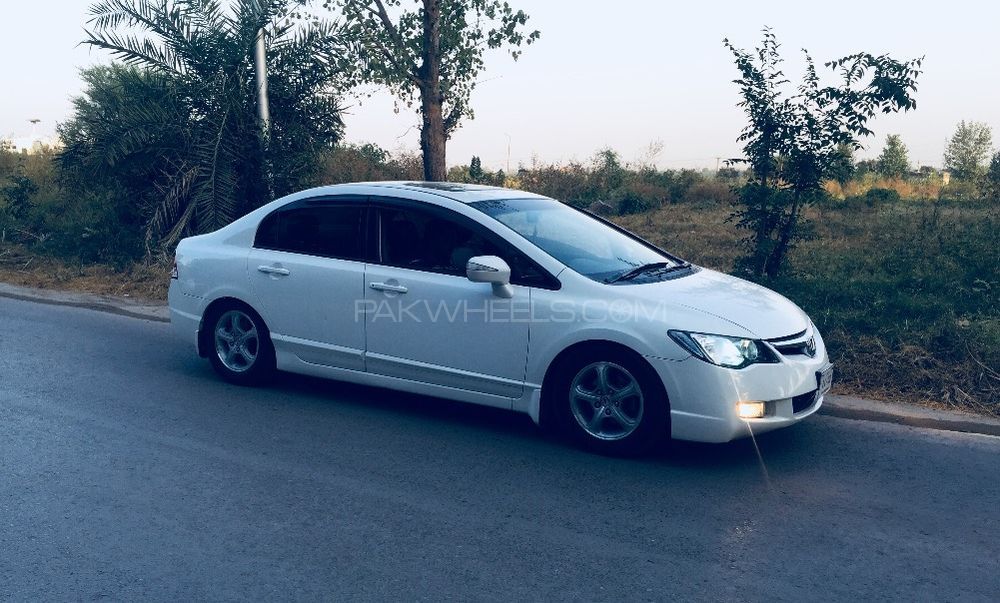 Honda Civic - 2011  Honda Civic - 2011  Image-2