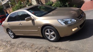 Honda Accord - 2005