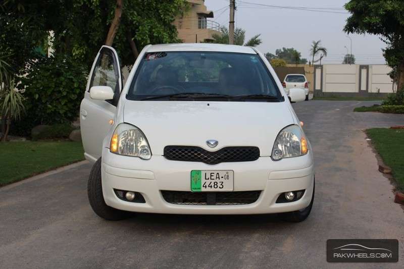 Toyota Vitz - 2004  Toyota Vitz - 2004  Image-4