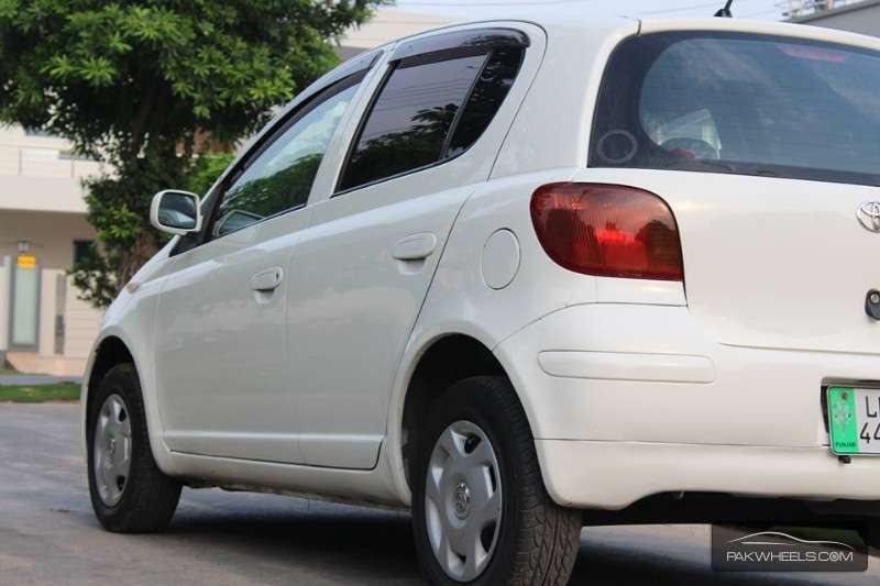 Toyota Vitz - 2004  Toyota Vitz - 2004  Image-6