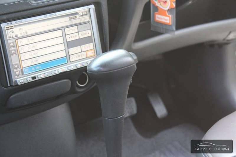 Toyota Vitz - 2004  Toyota Vitz - 2004  Image-8