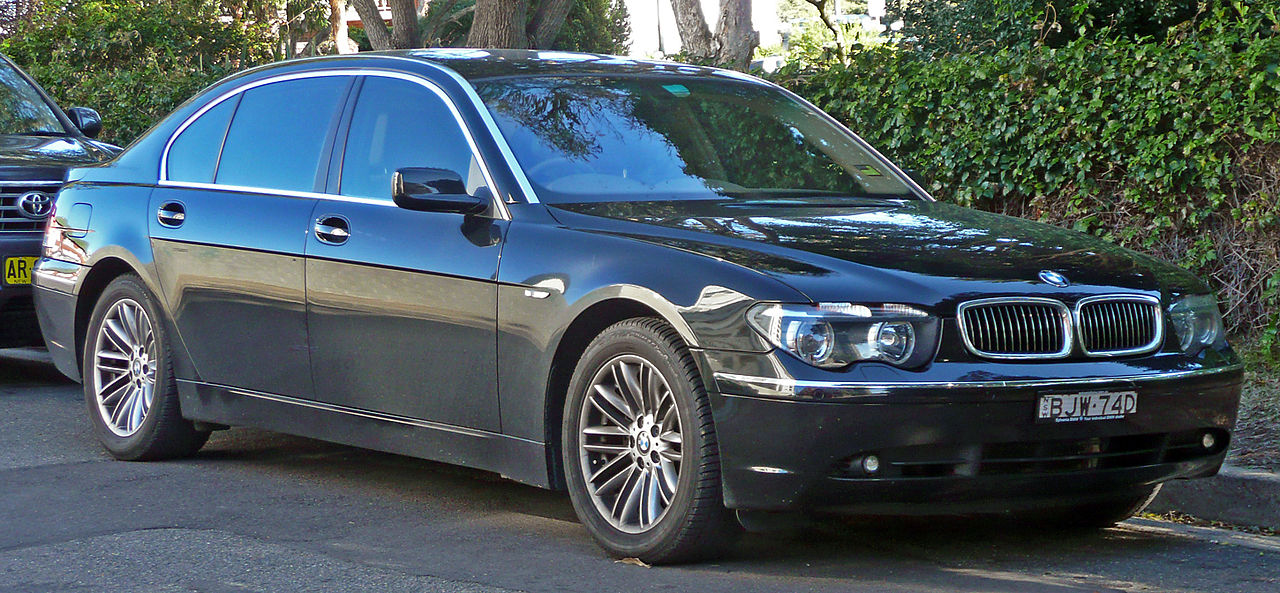 BMW 7 Series Exterior Front Side View