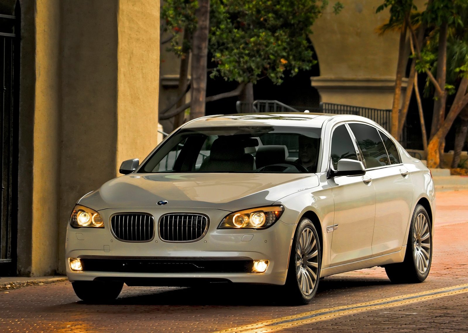 BMW 7 Series Exterior Front Side View