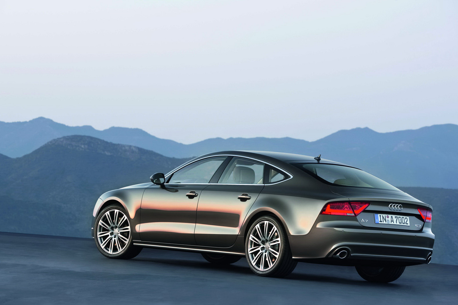 Audi A7 1st (4G8) Generation Exterior Side View