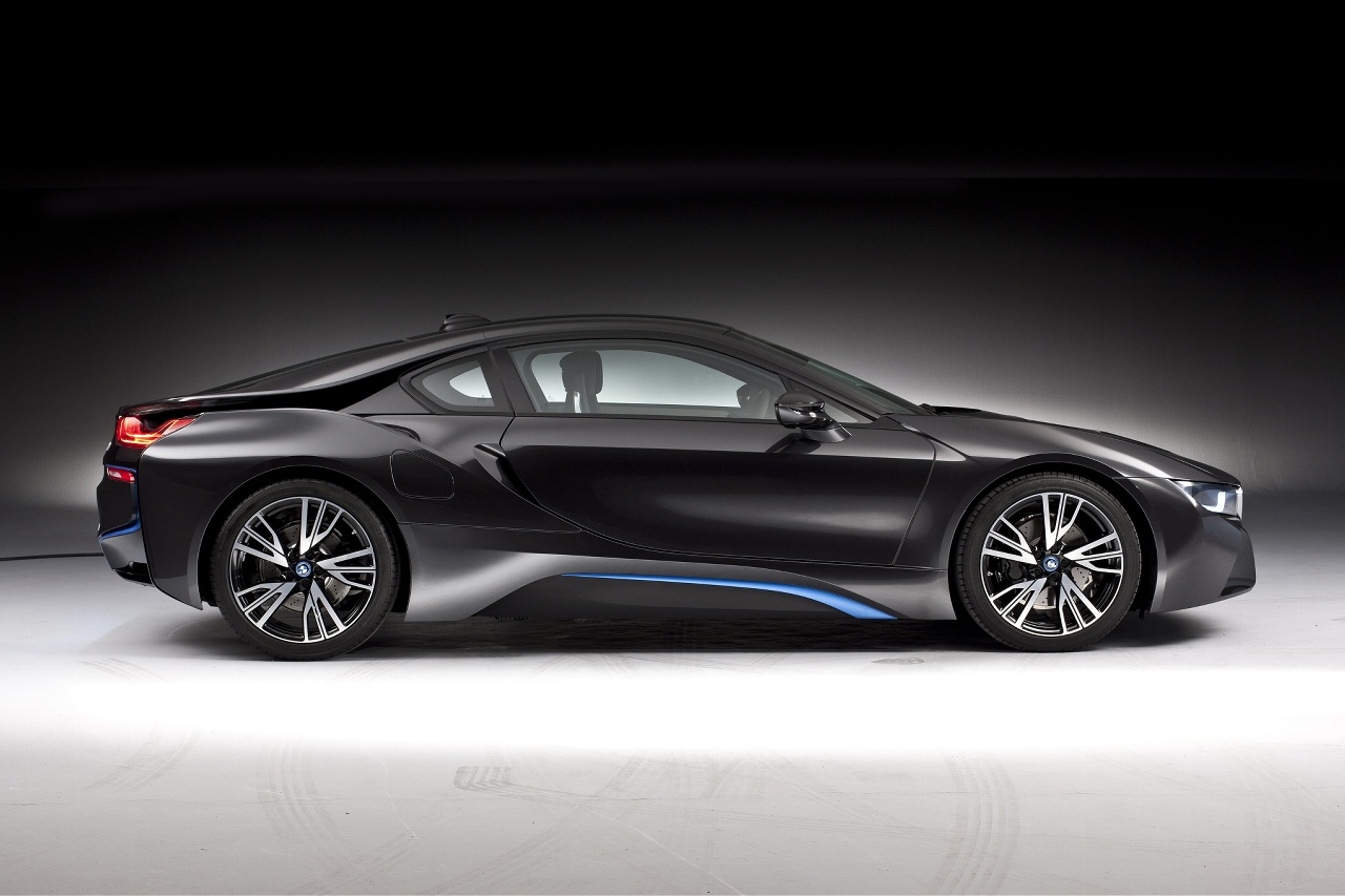 BMW i8 Exterior Side View