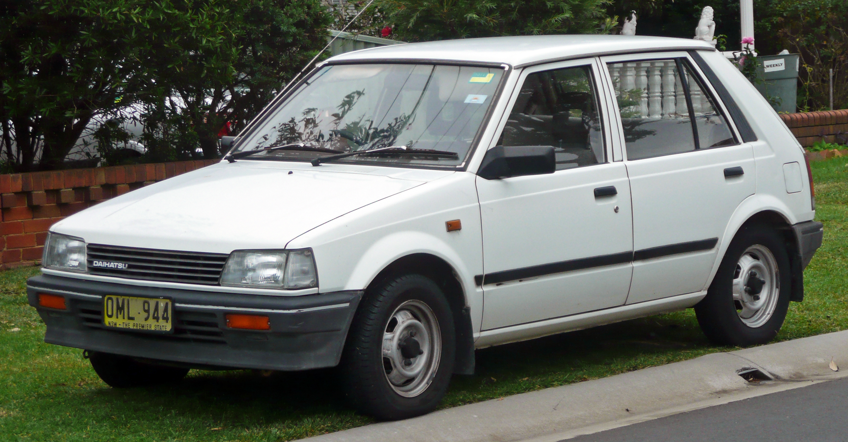 Daihatsu Charade 2nd Generation Exterior Front Side View