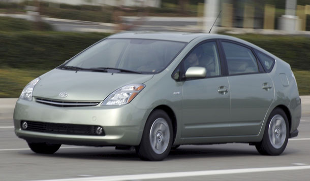 Toyota Prius 2nd Generation Exterior Side View