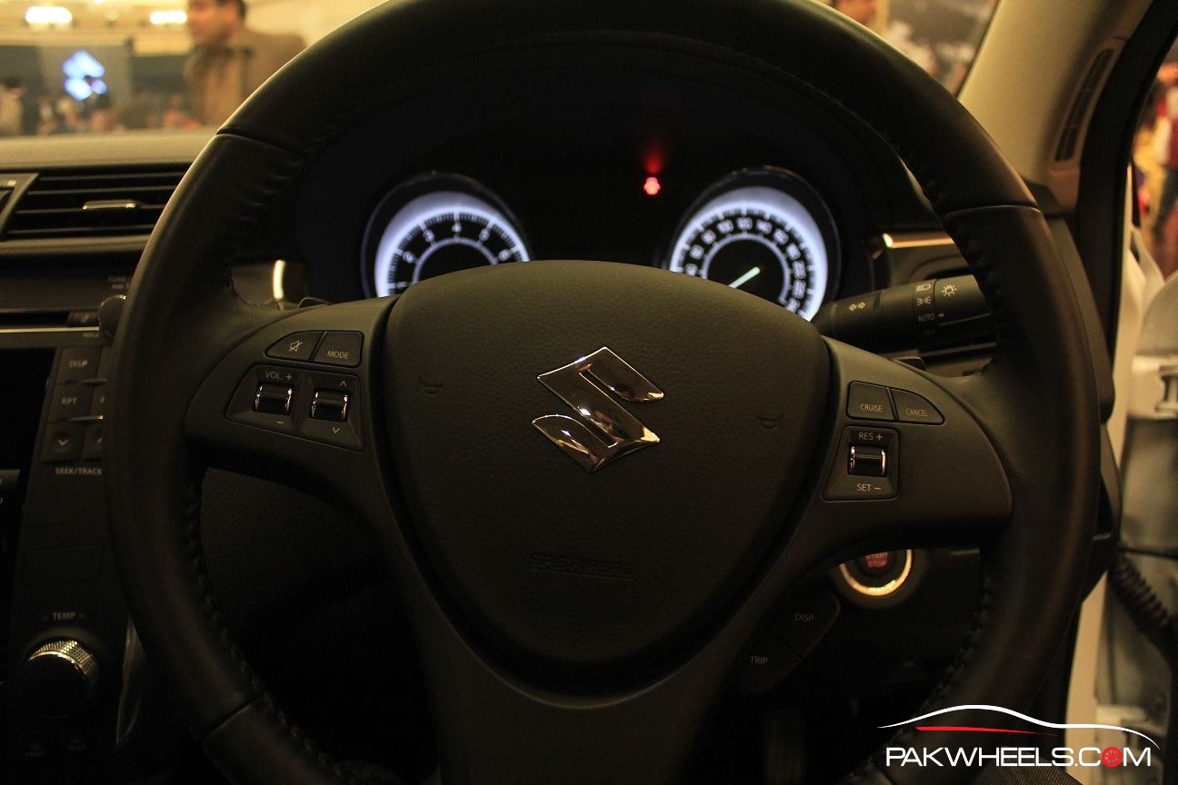 سوزوکی  کزاشی Interior Steering Wheel - Cluster
